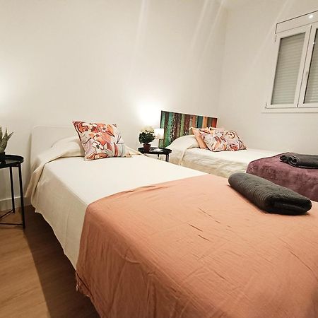 By Universitat Private Rooms Barcelona Exterior photo