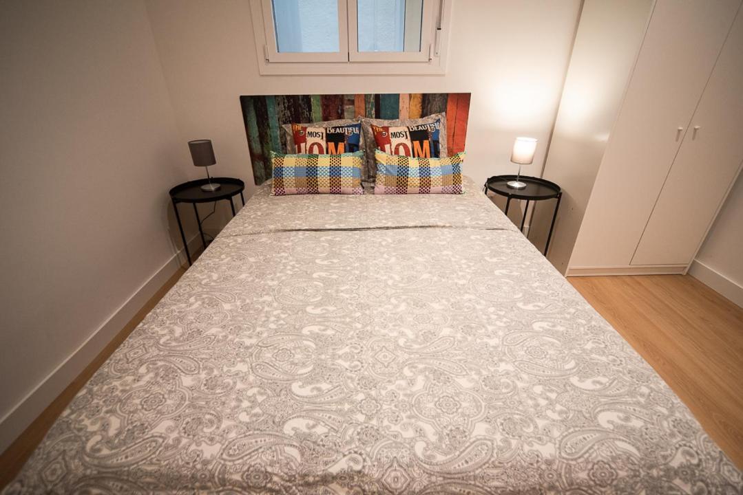 By Universitat Private Rooms Barcelona Exterior photo