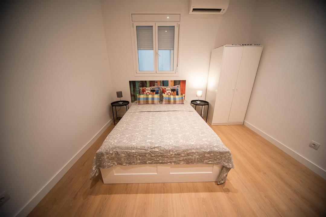 By Universitat Private Rooms Barcelona Exterior photo
