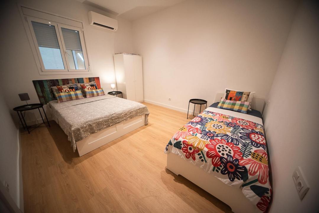 By Universitat Private Rooms Barcelona Exterior photo