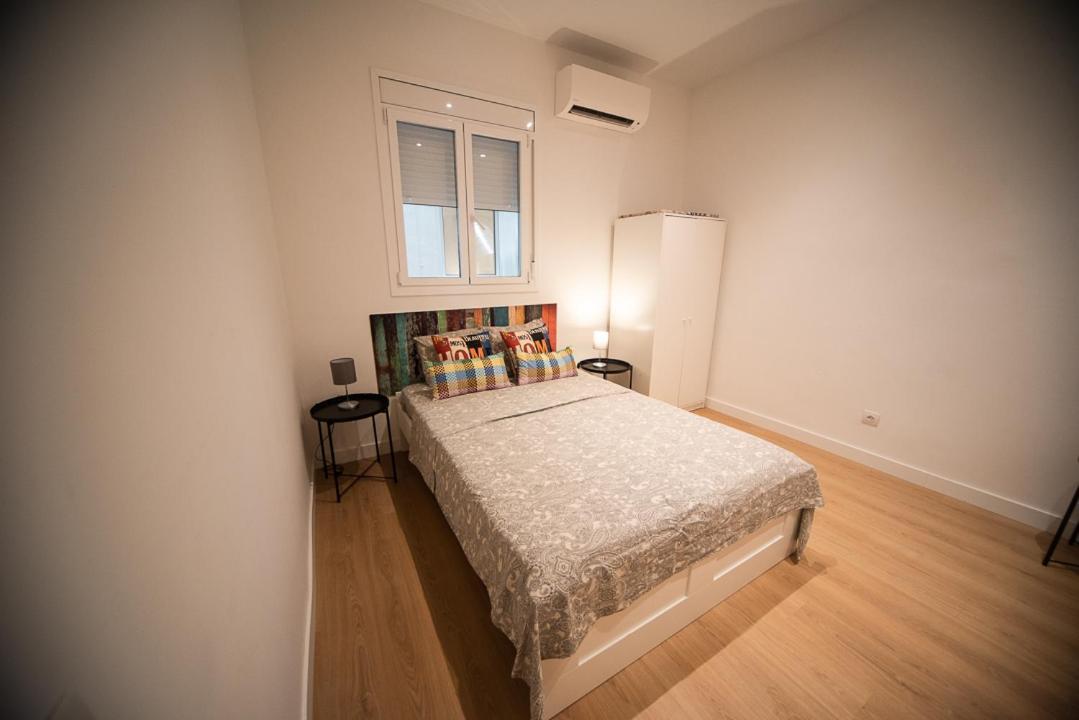 By Universitat Private Rooms Barcelona Exterior photo