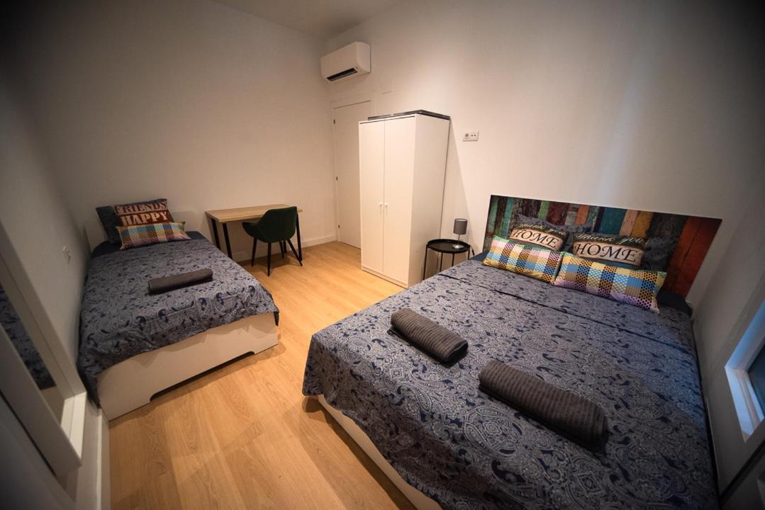 By Universitat Private Rooms Barcelona Exterior photo