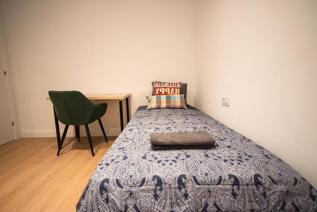 By Universitat Private Rooms Barcelona Exterior photo