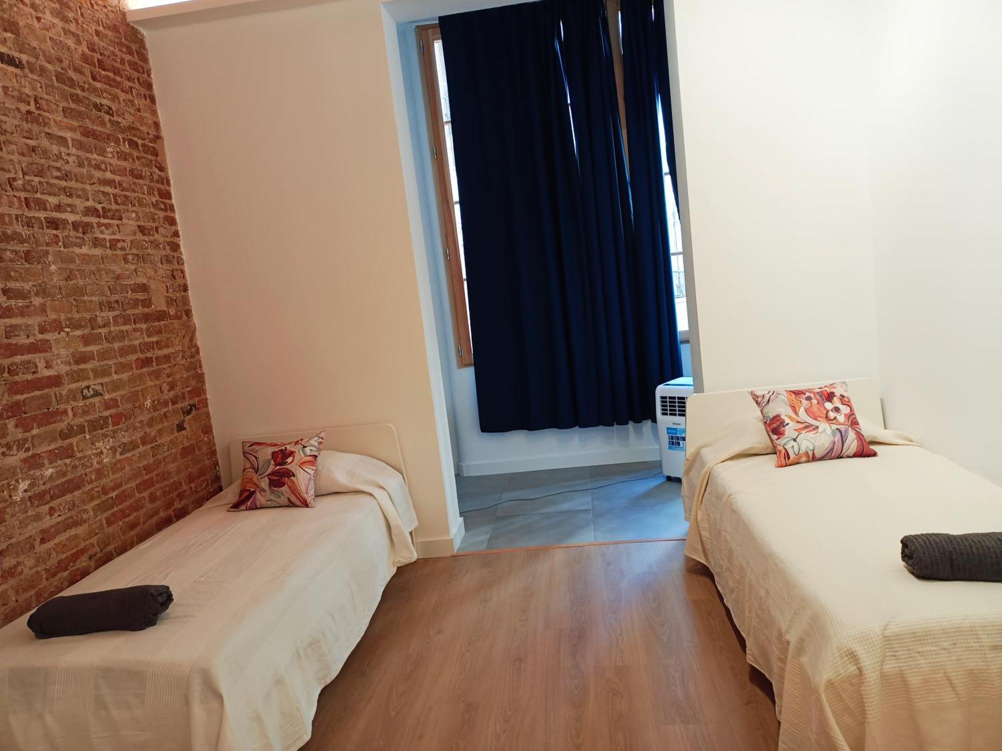 By Universitat Private Rooms Barcelona Exterior photo