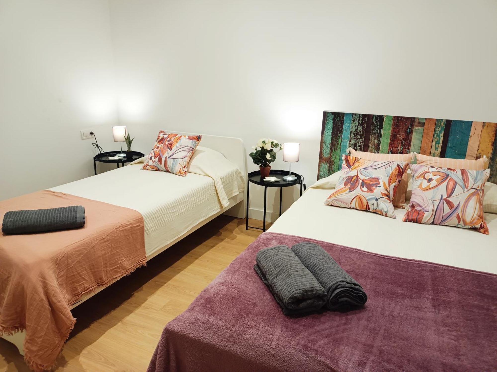 By Universitat Private Rooms Barcelona Exterior photo
