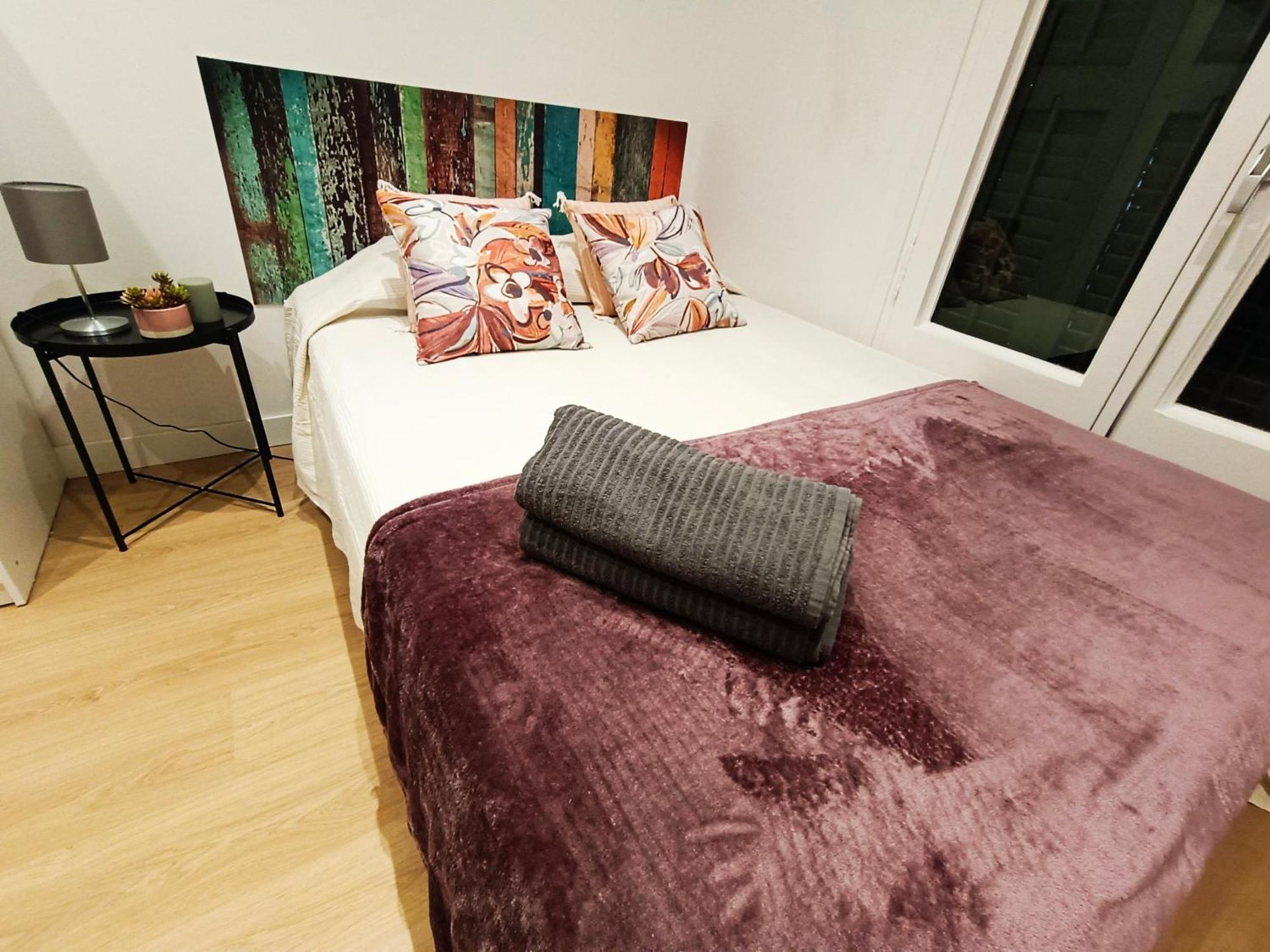 By Universitat Private Rooms Barcelona Exterior photo