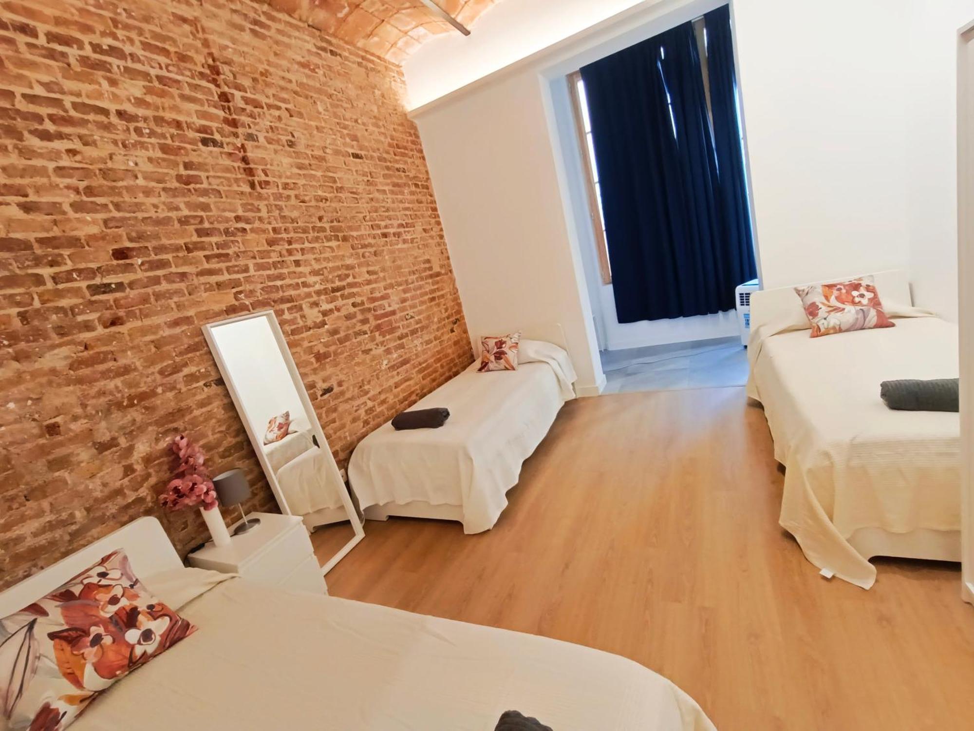 By Universitat Private Rooms Barcelona Exterior photo